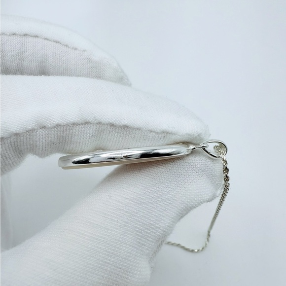 .925 Sterling Silver Oval Mother of Pearl Pendant Necklace - Picture 6 of 16